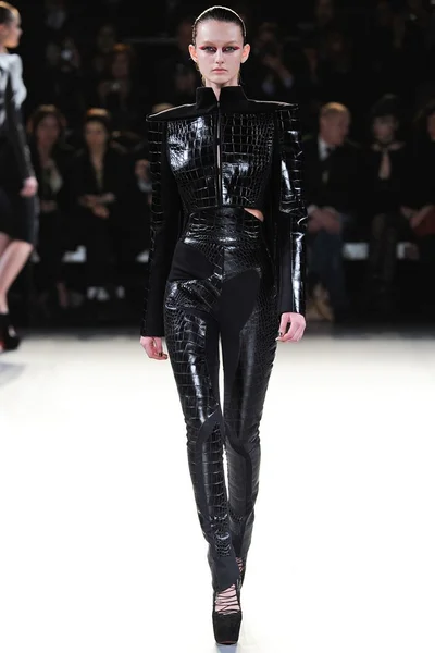 Look 28